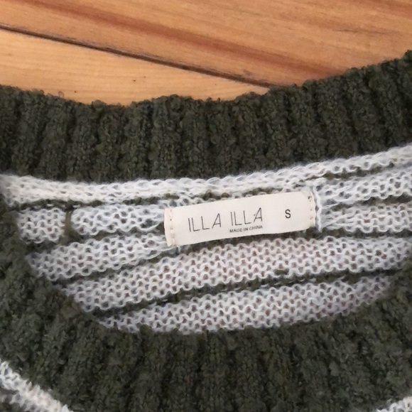 Beautiful fall sweater - airy not too thick. More of a crop style . - Picture 2 of 4